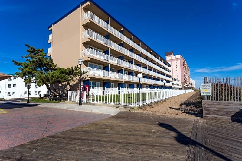 Hilton Garden Inn Ocean City Oceanfront Exterior photo